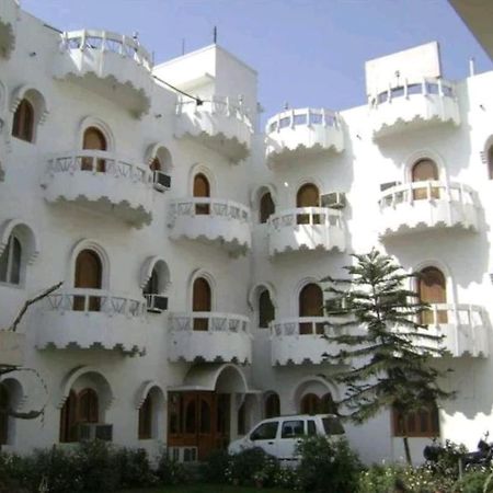 Hotel Soni International Khalilabad Екстериор снимка