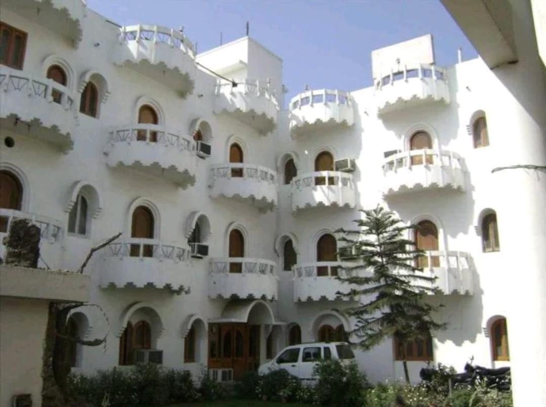 Hotel Soni International Khalilabad Екстериор снимка