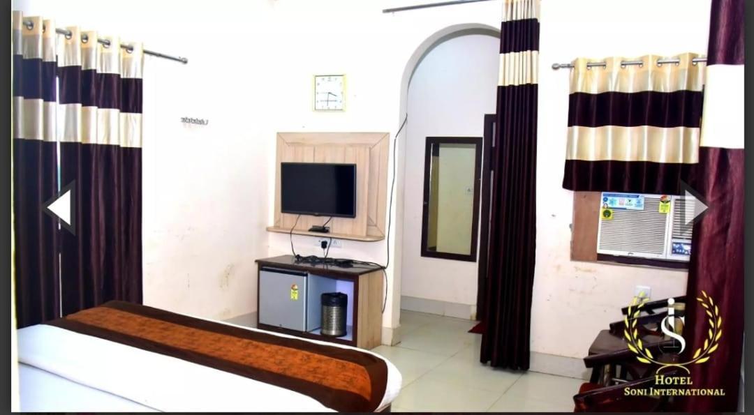 Hotel Soni International Khalilabad Екстериор снимка